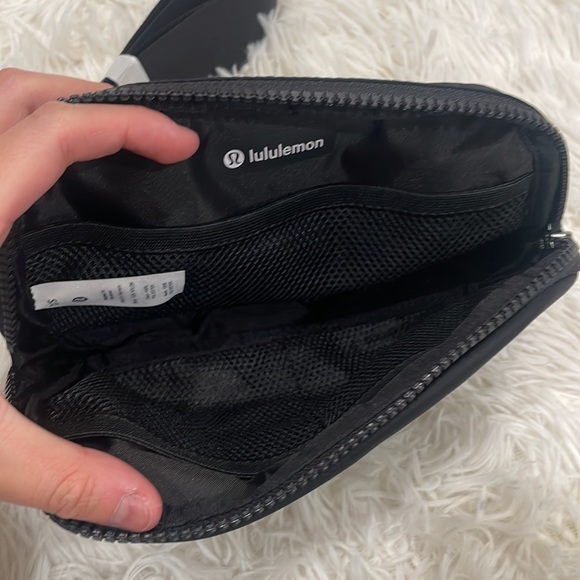 NWT lululemon everywhere belt bag wordmark - Picture 5 of 5